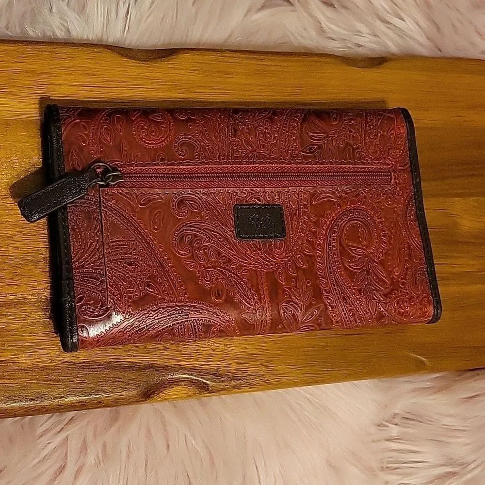 Relic š¦āLeather Embossed wallet. EUC - Picture 2 of 9
